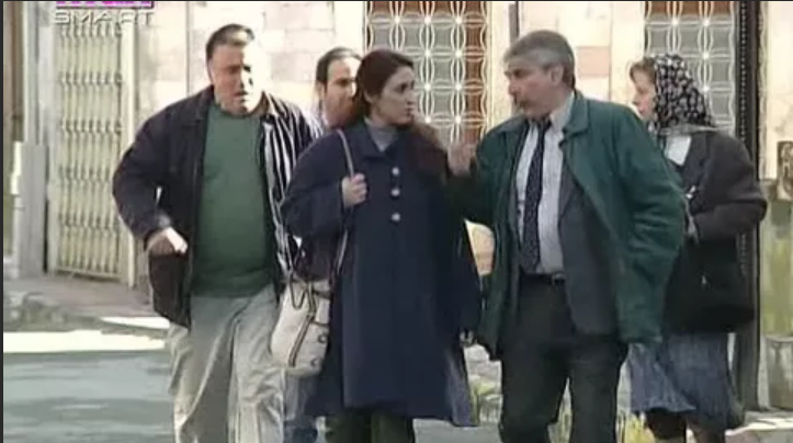 <p>İlk önemli rolü Sevda Kondu dizisindeki İlknur oldu. Bu dizide, usta sanatçı Erdal Özyağcılar'ın kızını oynadı.</p>
