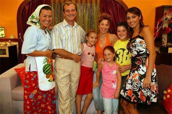 <p>Ancak şöhreti, yan başrolü olduğu ve 2002 yılından itibaren tam 4 sezon süren fantastik çocuk dizisi Sihirli Annem ile elde etti. Burada Suzan karakterini canlandırdı.</p>