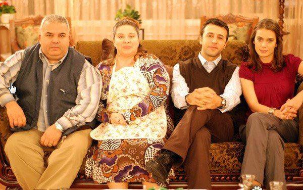 <p>2009 yılında Papatyam dizisinde konuk oyuncu olarak canlandırdığı izdivaç programı sunucusu rolüyle büyük beğeni topladı. Star TV'den aldığı teklifi değerlendirip 2 sezon boyunca izdivaç programı sunuculuğu yaptı.</p>