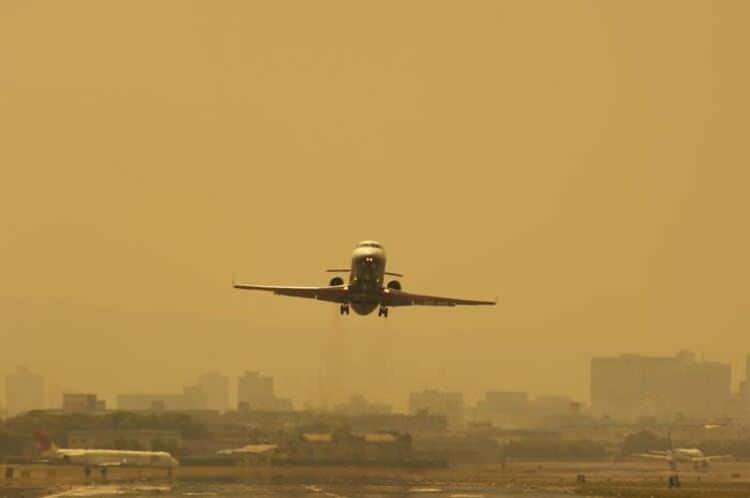 <p>Germanwings (Eurowings) </p>

<p>Lufthansa’nın sahip olduğu bir hava yolu firması olan Germanwings, Avrupa’nın bir çok ülkesine ucuz ve ekonomik uçak bileti arayanların yardımına koşan bir firma. Genellikle tek yön 39 Euro’ya uçuş bulmak mümkün.</p>
