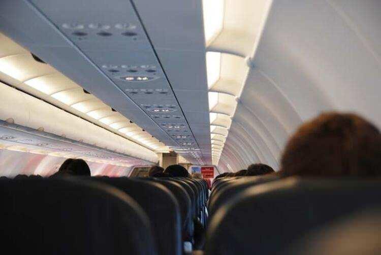 <p>IcelandAir </p>
<p>IcelandAir Amerika ve Kanada üzerinden Avrupa’ya yapılan uçuşlarda ekstra bir ücret ödemeden ülke üzerinden uçuşa izin veriyor ve vatandaşı olduğunuz ülkeye göre değişmek koşuluyla bazı ülke vatandaşlarına 7 günlük ücretsiz vize bile sağlıyor.</p>