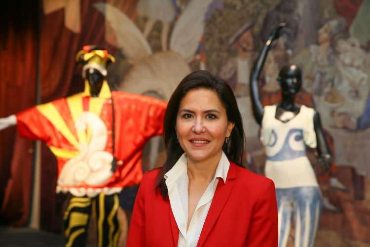<p>"Sergimiz, küçük yaşlarından itibaren Picasso'nun gösteri sanatlarıyla ilişkisini irdeliyor. Çünkü Picasso, hayatı boyunca dönem dönem sahne sanatlarının farklı yönleriyle ilgilenmiş ve o alanlarda eserler üretmiş. Sergide yer alan eserlerin 62'si Paris Picasso Müzesi'nden geldi ve ilk kez müzeden bu kadar çok sayıda eser bir başka ülkede, şehirde sergilendi."</p>

