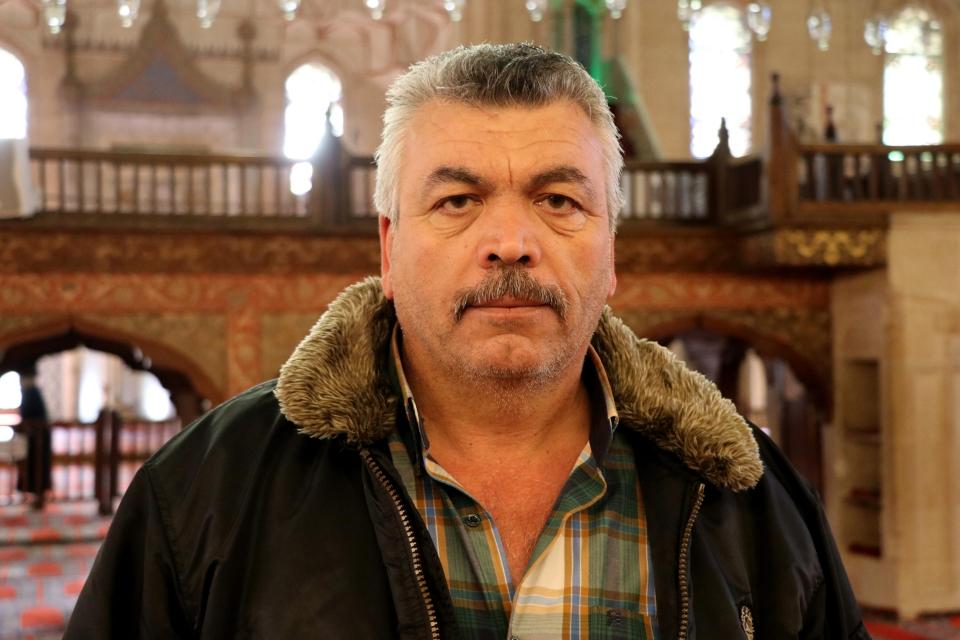 <p>Fatih semtinde doğdum, Şehzadebaşı, Süleymaniye camilerini gördüm. Mimar Sinan'ın buradaki ters lalesi, ahşap işlemeleri, çinileri çok başarılı ve güzel. </p>
