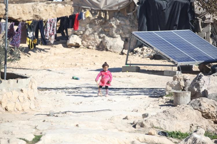 <p>Haberde, İsrail Savunma Bakanı Naftali Bennett'in, "C" bölgesinin tamamen ele geçirilmesi ve AB'nin fonlarıyla yapılan inşaatların durdurulmasını öngören bir plan sunduğu kaydedildi. Haberde ayrıca Bennett'in, "ne AB ne de başka bir kurumun yasa dışı şekilde inşaata fon sağlamasına izin verilmeyeceği" yönündeki ifadesine yer verildi.</p>

<p> </p>
