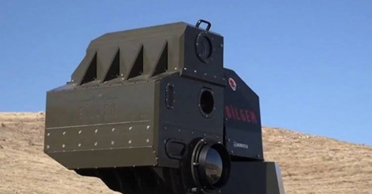<p>TÜBİTAK BİLGEM'in tasarlayıp geliştirdiği milli lazer silahı Armol kabul testlerini başarıyla geçerek Türk Silahlı Kuvvetleri envanterine girdi.</p>
<p> </p>
