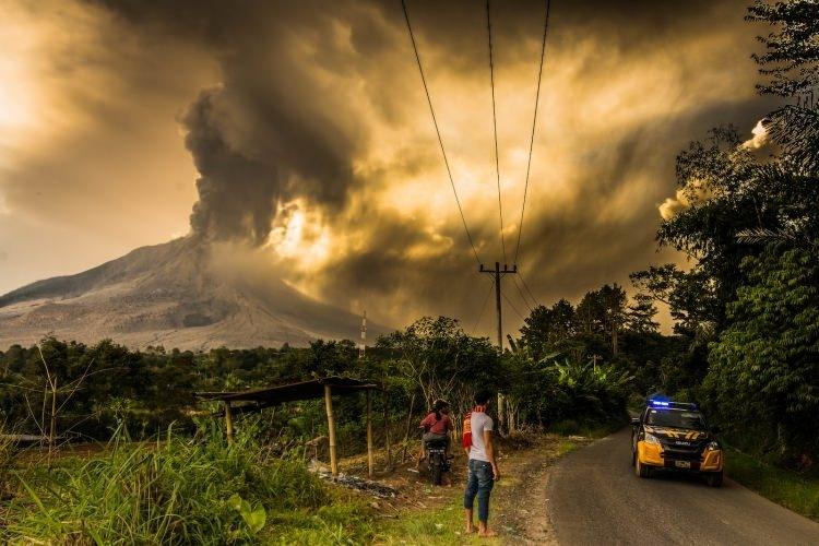<p>Sinabung Yanardağı'nda patlama</p>

<p>Tibta Pangin</p>
