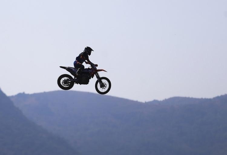 <p>Dünya Motokros Şampiyonası</p>

<p>Afyonkarahisar`da gerçekleştirilen Dünya Motokros Şampiyonası`nda, Dünya Bayanlar Sıralama Turu yapıldı.</p>

<p>&nbsp;</p>

<p>&nbsp;Abdullah Coşkun</p>

<p>&nbsp;</p>
