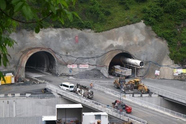 <p>Doğu Karadeniz'i Orta Doğu, Kafkaslar ve İran'a bağlayan tarihi İpek Yolu'nun geçtiği güzergahtaki Zigana, tamamlandığında dünyanın ikinci, Avrupa'nın ise en uzun çift tüplü karayolu tüneli olacak.</p>

<ul>
</ul>
