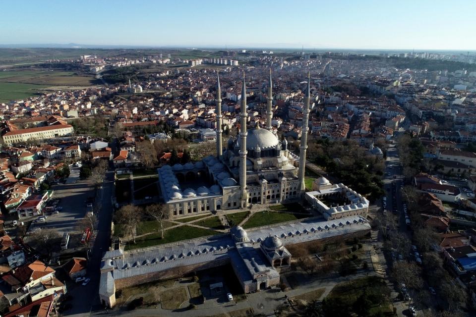 <p>Romanya, Sırbistan, Bulgaristan, Yunanistan, Bosna Hersek ve diğer Balkan ülkelerinden Selimiye Camisi'ne turlar düzenlediğini anlatan Bacıoğlu, şunları kaydetti:</p>

<p> </p>
