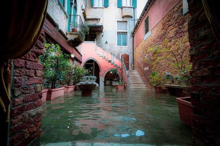 <p>Venedik'i düşündüğümüzde aklımıza su kanalları geliyor.</p>
