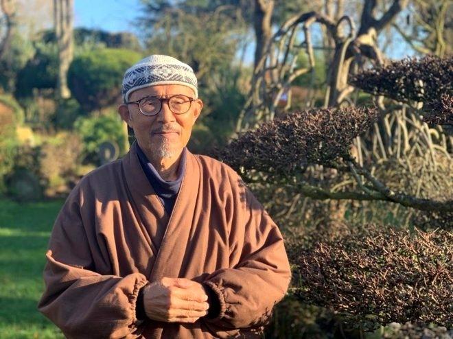 <p>Nottinghamshire'ın sakin bir köyünde müstakil bir evin arkasında, kiraz çiçeği ve geleneksel bir Japon Çay Evi ile kaplı olağanüstü bir Japon bahçesi gizleniyor.</p>
<p> </p>