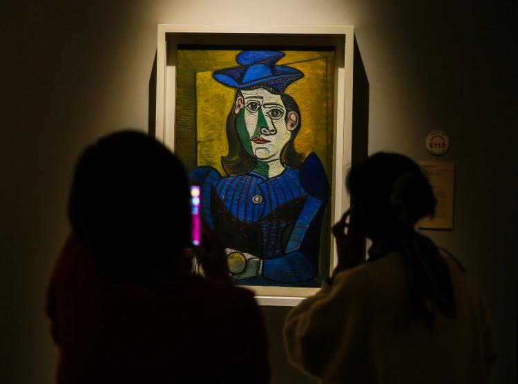 <p>Dahi Ressam'ın "Gösteri Sanatı" sergisinin daha önce dünyanın hiçbir yerinde aynı konseptle sergilenmediğini vurgulayan Unustası, şu bilgileri verdi:</p>
