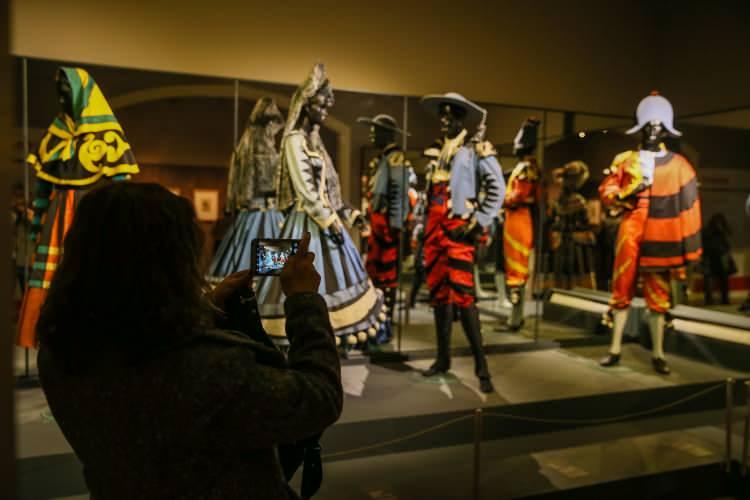 <p>Müjde Unustası, sergi ziyaretçilerinin önemli bölümünü öğrencilerin oluşturduğunu, küçük yaşlardan itibaren sanatseverleri Picasso ile buluşturmanın mutluluğunu yaşadıklarını sözlerine ekledi. </p>
