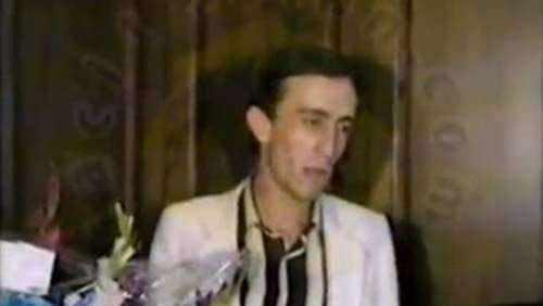 <p>Araba kullanmayı çok seven ve hala son model araçlarının şöför koltuğunda oturmayı tercih eden Ağaoğlu, o zaman motor sevdalısıymış.... </p>
<p> </p>