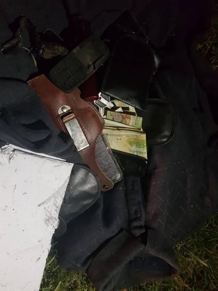 <p>Süleymani'nin üzerinden nakit para, tabanca ve şiir kitapları çıktığı belirtildi.</p>
