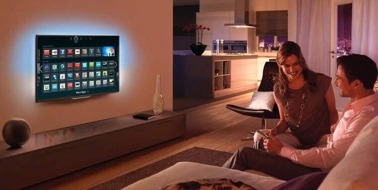 <p><span style="color:#FFD700"><strong>Quantum Dot Teknolojisi</strong></span></p>

<p>Quantum Dot teknolojisi LCD TV'lerde bugün geldiğimiz en üst noktayı temsil ediyor. Samsung tarafından geliştirilen ve QLED modellerinde yer alan bu teknolojide her biri farklı renk sağlayabilen, boyutları 2 ile 10 nm arasında değişen küçük parçacıklardan oluşan bir katman bulunuyor. Bu yöntemin kullanıldığı QLED LCD TV'lerin kontrast oranı ve renk kalitesi çok yükseliyor.</p>

<p> </p>
