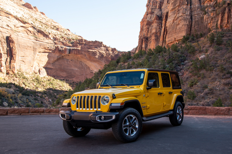 <p><strong>JEEP WRANGLER</strong></p>
<p>Amerika'nın suv üreticisinin küçük ve kompakt sınıftaki ikilisi hibrit versiyonları ile geliyor. 2.0 lt'lik benzinli motora sahir.</p>