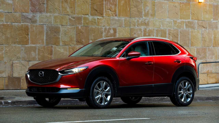 <p><strong>MAZDA CX-30</strong></p>
<p>Kompakt crossover tasarım ve sürüş özellikleriyle sınıfının sportifi olma iddası taşıyor.</p>