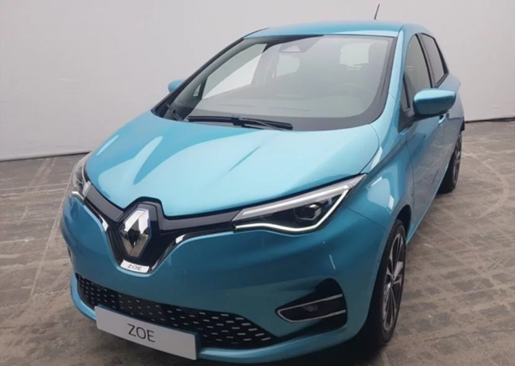 <p><strong>RENAULT ZOE NEO</strong></p>
<p>Yenilenen iç mekanı ile haziran ayında geliyor. İç tasarımında clio esintileri görmeniz muhtemel.</p>