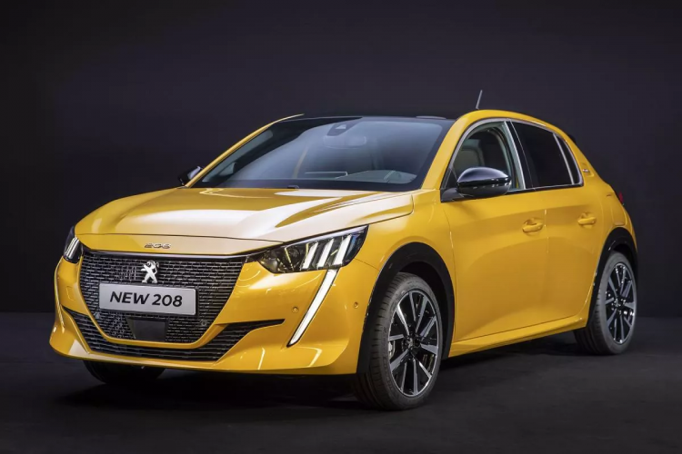 <p><strong>PEUGEOT 208</strong></p>
<p>Yılın son çeyreğinde satişa çokacak 208' de sportif ve güçlü tasarım dikkat çekiyor.</p>