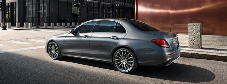 <p><strong>MERCEDES E SERİSİ</strong></p>
<p>İlk çeyrekte tanıtılcak olan E serisi üçüncü çeyrekte satışa sunulacak. Bununla birlikte modelin 1.6 lt'l,ik motoruysa mevcut nesilde bu yıl başında geliyor.</p>
<p> </p>