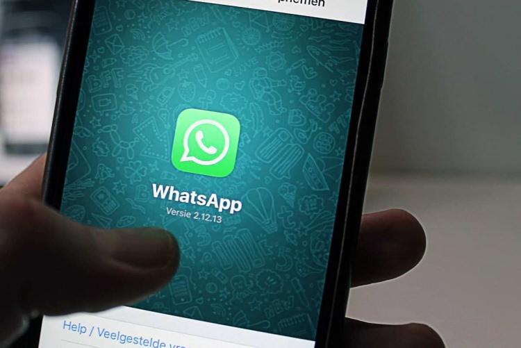 <p>Bunun gerçekleşmesi için öncelikle WhatsApp web arayüzünün kullanılması gerekiyor. Bu esnada web tarayıcısının geliştirici panelini açması gerekiyor. Buradan "tüm grup üyeleri için bir çökme döngüsü" oluşturmak mümkün oluyor. Bu sorun, sadece uygulamayı kaldırıp, tekrar yükleyerek çözülebiliyor. Saldırı sonrasında gruba geri dönmek mümkün olmuyor ve tüm sohbet geçmişi siliniyor.</p>
<p> </p>