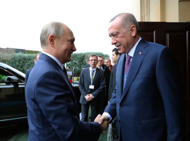 <p>TürkAkım doğal gaz boru hattının açılış töreni öncesi Başkan Recep Tayyip Erdoğan ve Rusya lideri Vladimir Putin'in ikili görüşmesi başladı. Başkan Erdoğan ve Putin görüşmesinden ilk kareler de geldi.</p>
