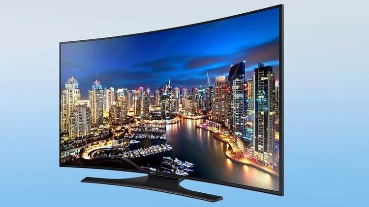 <p><strong><span style="color:#FFD700">Uzaktan Kumanda</span></strong></p>
<p>Akıllı TV satın alma rehberi bünyesindeki son konu ise uzaktan kumandalar. Farklı TV abonelikleri, uydu reciever'ları derken TV'lerle birlikte kullandığımız kumanda sayısı epey arttı. Ortalıkla bir kumanda kalabalığı olduğu kesin. Bu yüzden TV alırken kumandasının, temel işlemleri yapabilen, minimal tasarımlı bir yapıda olması sizin için iyi olabilir.</p>