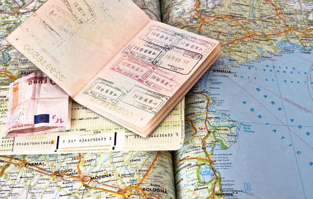 <p>Pasaportlar diplomatik olarak insanların ve ülkelerin güçlerini sembolize ediyor. Özellikle bunun bir yarışa dönüştüğü son yıllarda Dünyanın en güçlü pasaportları listeleniyor.</p>
