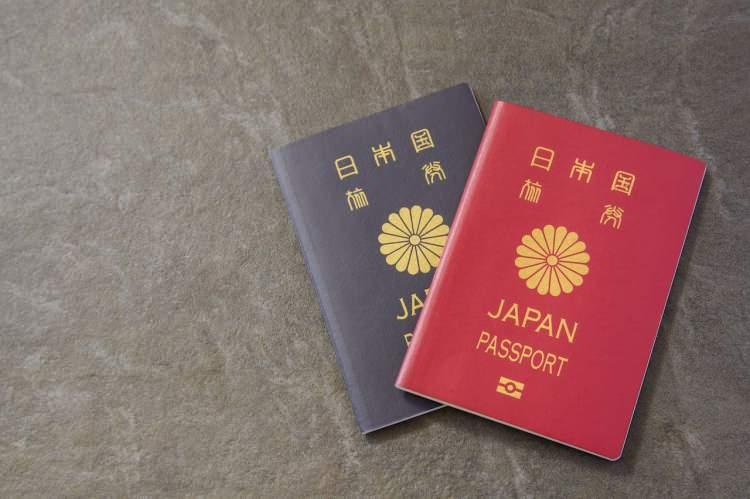 <p>1- Japonya</p>

<p>191 vizesiz ülke ile dünyanın en güçlü pasaportu  ünvanının sahibi Japonya.</p>

<p> </p>
