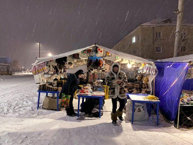 <p>İnsanın inanası gelmiyor ama Murmansk'ta, 40 gün boyunca insanlar, karanlıkta alışveriş yapıyor ve sosyal yaşam ihtiyaçlarını gideriyor.</p>
<p> </p>