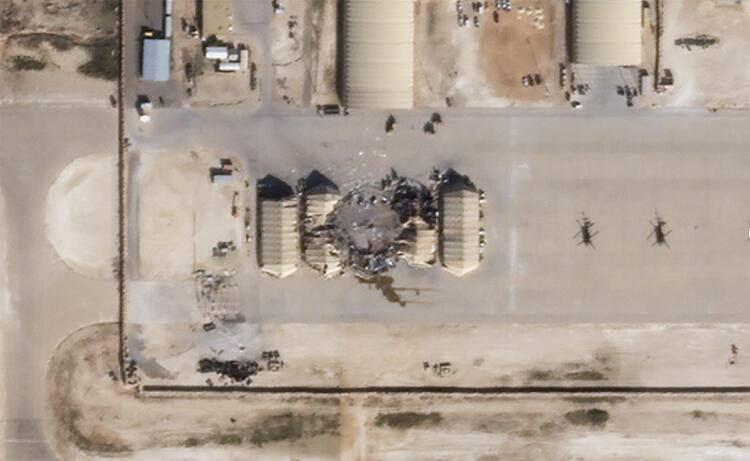 <p>Ayn el Esad hava üssünde, Saddam Hüseyin'in devrildiği 2003 yılından bu yana Amerikalı askerler yer alıyor.</p>

<p> </p>
