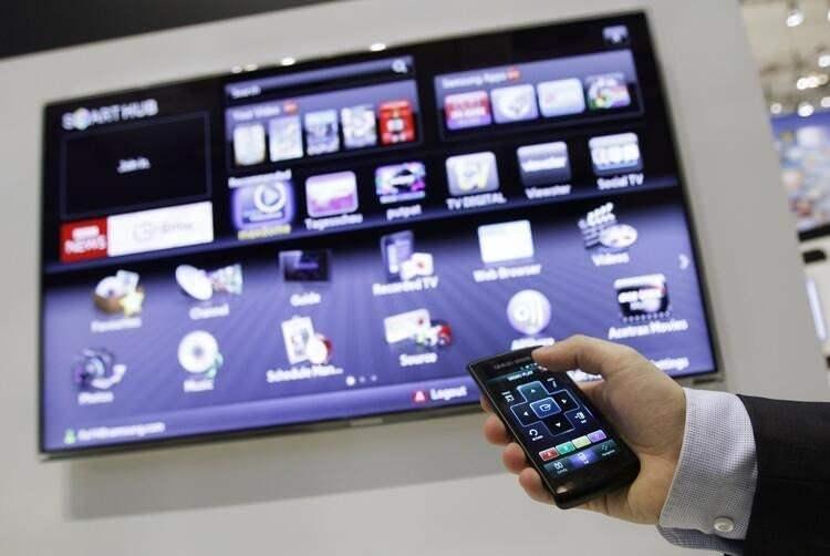 <p>Peki 4K televizyon almazsak ne kaybederiz? Elbette çok net ve keskin görüntülerden mahrum kalırız fakat şu an için çok fazla 4K içeriğin olmadığını da bilmekte fayda var. Netflix, Amazon gibi yerler 4K yayınlara başlasalar da henüz genel olarak televizyonlarda 4K yayın ve içerik bulmak çok mümkün değil.</p>
