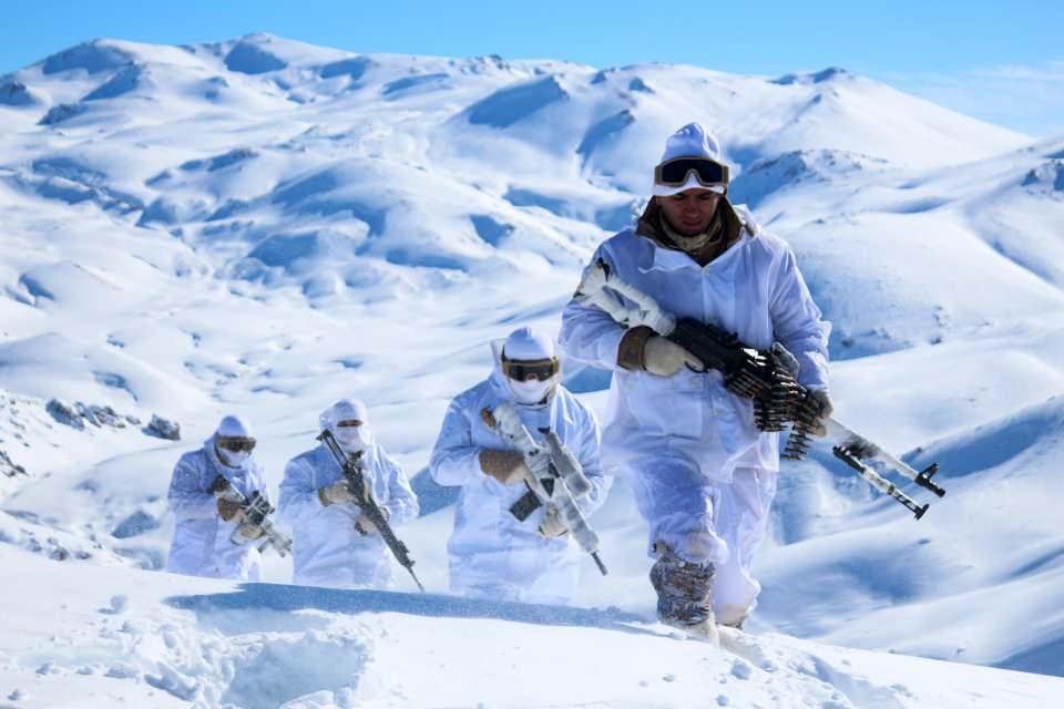 <p>Van İl Jandarma Komutanlığınca terör örgütünün kış üslenmesine geçeceği barınma alanlarına yönelik Şehit Jandarma Er Erdal Kundak Operasyonu başlatıldı. </p>

<p> </p>
