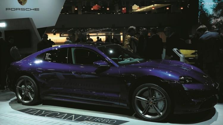 <p>Fuarda Porschel`nın Taycan Turbo modeli de yer aldı.<br />
 </p>
