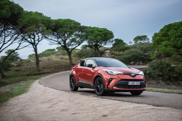 <p>2020 model C-HR Hybrid 192 bin 950 TL’den başlayan fiyatlar ile sunulurken, 2019 model yılına ait Yaris 104 bin 700 TL, Yaris Hybrid 162 bin 50 TL, RAV4 Hybrid 336 bin 500 TL ve Yeni Camry Hybrid 479 bin 200 TL’den başlayan anahtar teslim fiyatlarla kampanya dahilinde satışa sunuluyor. </p>

<p> </p>
