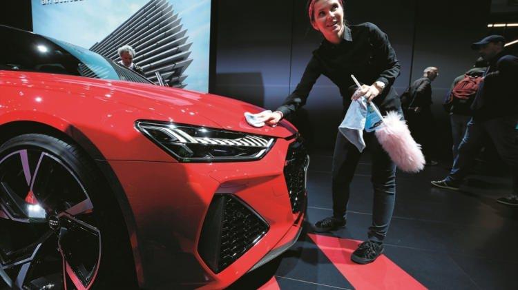 <p>Fuarda Audi`nın RS6 Avant modeli de yer aldı.<br />
 </p>
