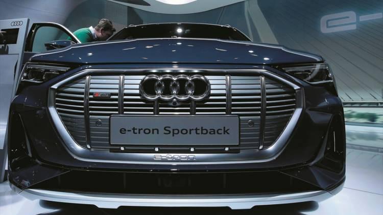 <p>Fuarda Audi`nın e-tron Sportback modeli de yer aldı.<br />
</p>