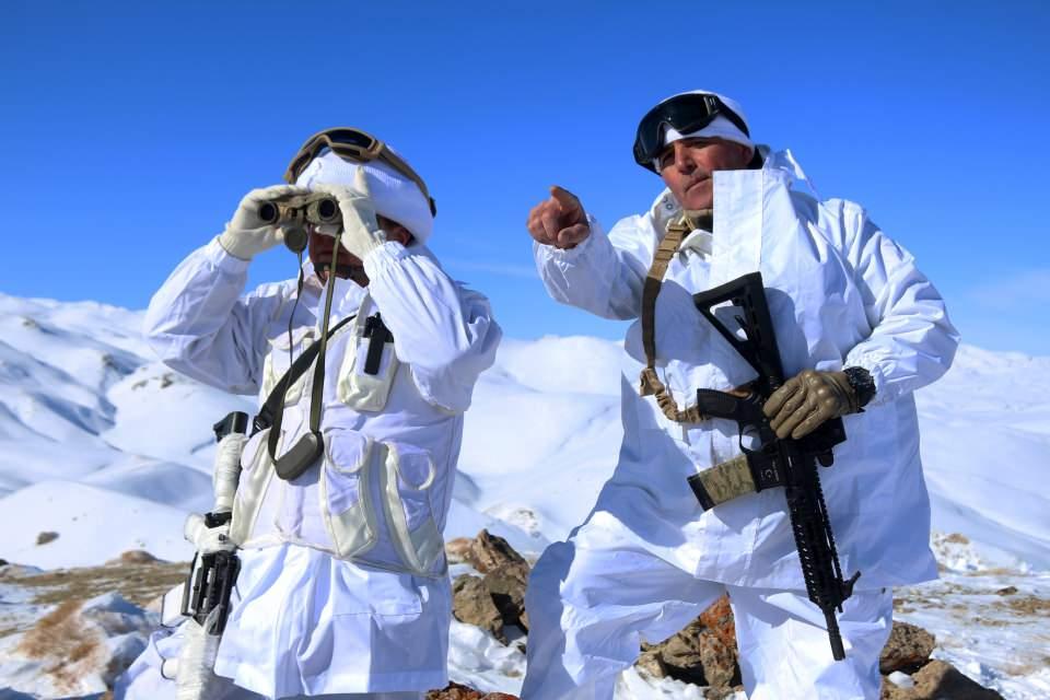<p><strong>50 metre genişliğinde 50 metre uzunluğunda sığınak</strong></p>

<p>Operasyon esnasında jandarma timleri, Çaylan Yaylası'nda terör örgütü PKK/KCK'nın kullandığı 50 metre genişliğinde ve 50 metre uzunluğunda sığınak tespit etti. Sığınakta 8 el yapımı patlatıcı, patlayıcı yapımında kullanılan malzemeler ile çok miktarda yaşam malzemesi bulundu.</p>

