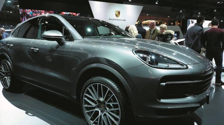 <p>Fuarda Porsche`nin Cayenne modeli de yer aldı.<br />
 </p>
