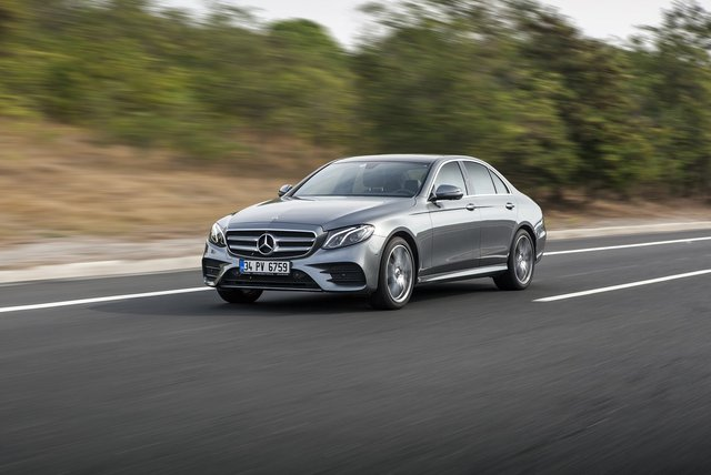 <p><strong>MERCEDES-BENZ</strong></p>

<p>Mercedes-Benz Finansal Hizmetler'in Ocak ayına özel hazırladığı kampanyada, C-Serisi Sedan için 159 bin 500 TL kredi tutarına 12 ay vadede yüzde 0.49 faiz oranı, 24 ay vadede yüzde 0.79 faiz oranı, 36 ay vadede yüzde 0.89 faizli kredi seçenekleri sunuluyor. </p>
