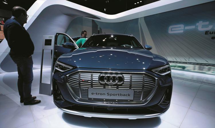 <p>Fuarda Audi`nın e-tron Sportback modeli de yer aldı.<br />
</p>