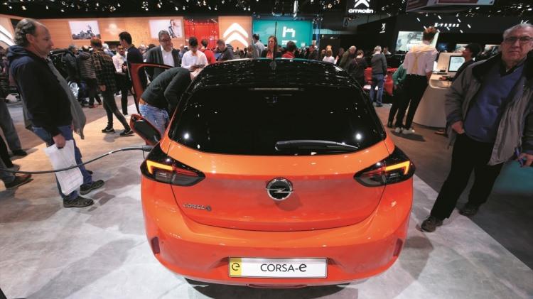 <p>Fuarda Opel`in Corsa-e modeli de yer aldı.<br />
</p>