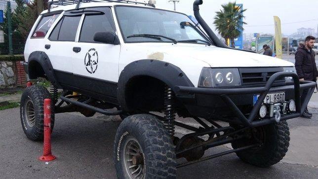 <p>Biz bunu 4x4 SUV yaptık. Biz bu arabayı başka bir şase üzerine koymadık, kendi şaselerini güçlendirerek yaptık" dedi.</p>