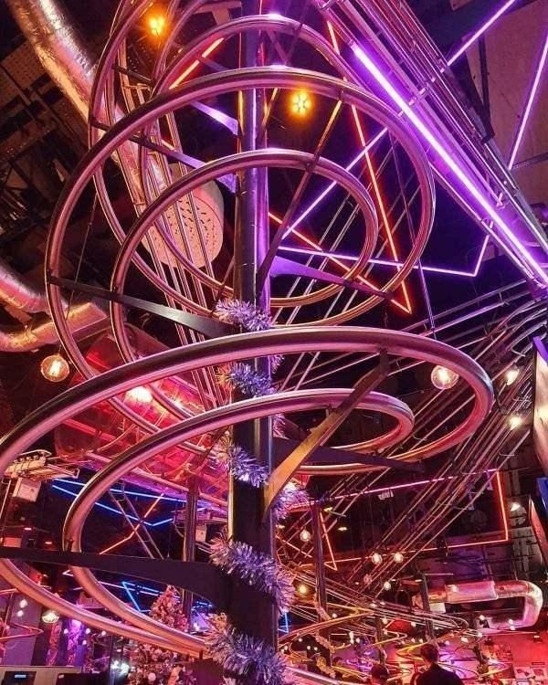 <p><strong>Rollercoaster Restaurant (SEVERAL)</strong><br />
</p>