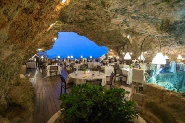 <p><strong>Ristorante Grotta Palazzese (İTALYA)</strong><br />
</p>