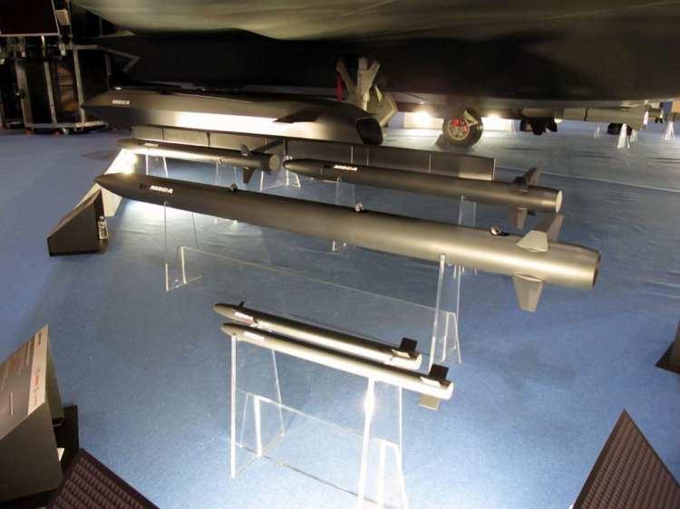 <p>Rolls-Royce motorunda, bir gaz türbini ve motorunun çekirdeğine tamamen gömülü iki elektrikli marş jeneratörü bulunuyor.</p>
<p> </p>