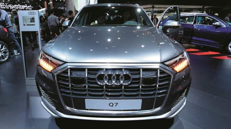 <p>Fuarda Audi`nin Q7 modeli de yer aldı.<br />
</p>