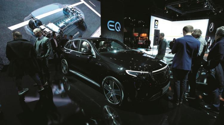<p>Fuarda Mercedes EQA modeli de yer aldı.<br />
</p>