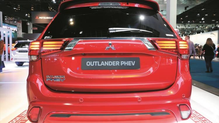 <p>Fuarda Mitsibushi`nin Quatlander Phev modeli de yer aldı.<br />
</p>